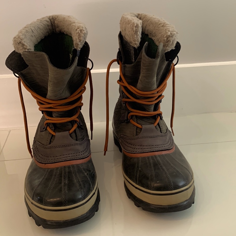 Sorel man 9.5. Used in really good condition.